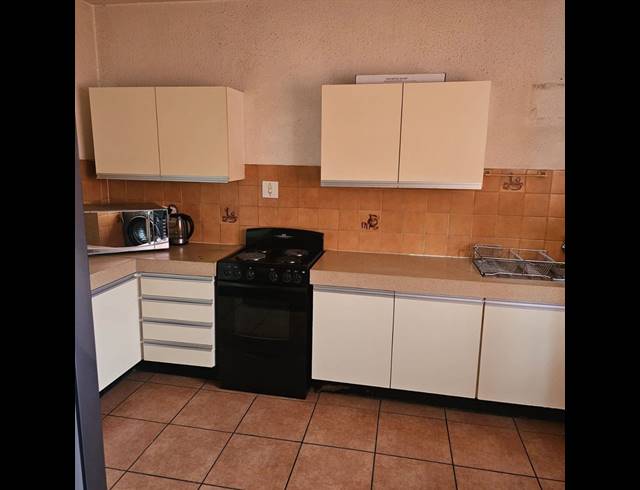 2 BEDROOM TOWNHOUSE FOR SALE IN BIRCHLEIGH